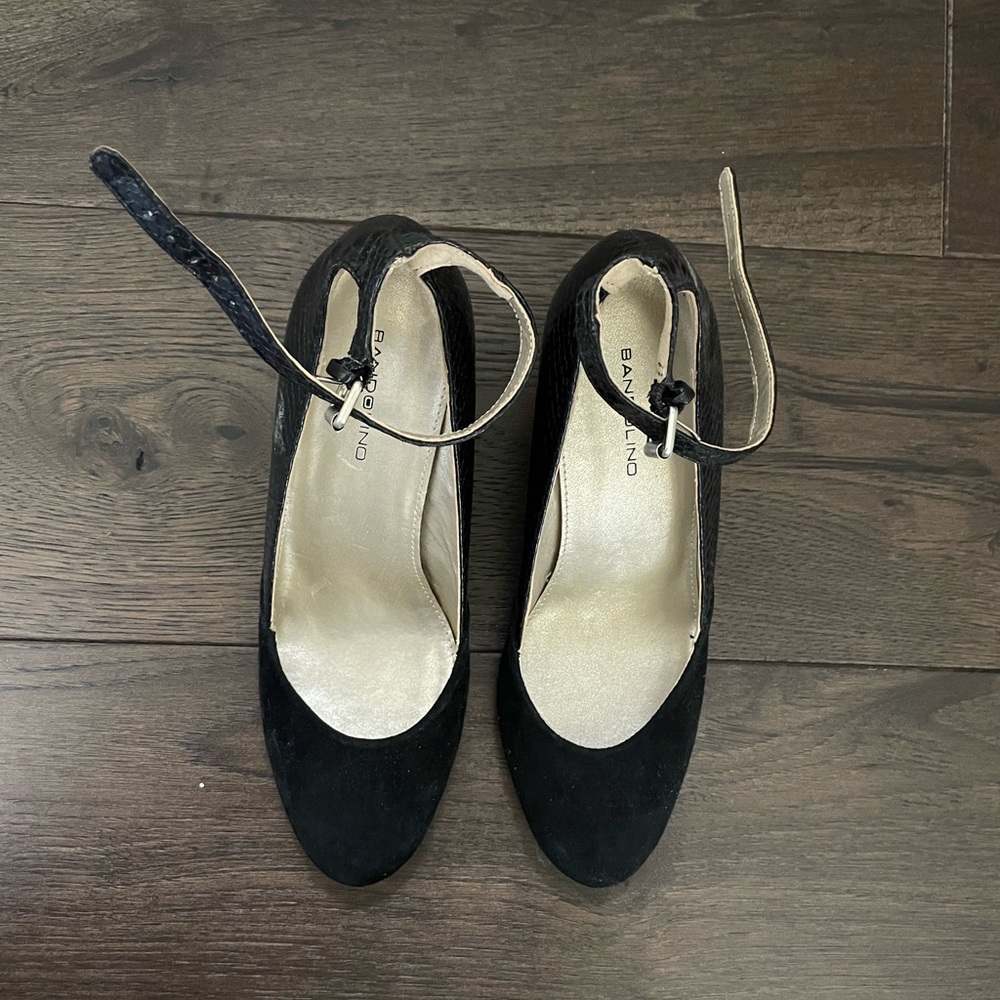 Bandolino Size 7M black wedge dress shoes